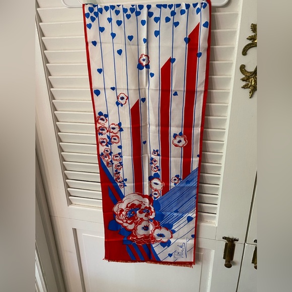 Birkin scarf with red outlined poppies with blue hearts - Picture 2 of 6